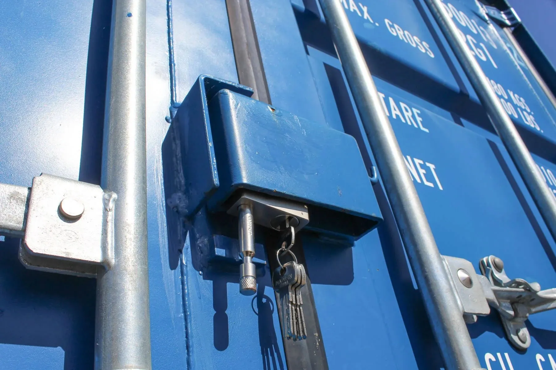 Sicherheitsschloss an einem Seecontainer bei Kubox24, El Puerto de Santa María