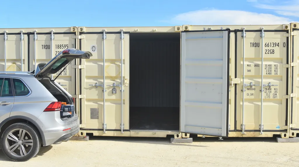 Shipping containers for guarded storage and storage units in El Puerto de Santa María