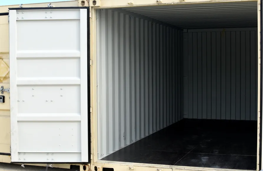 Large 14 m² storage units available at Kubox24, El Puerto de Santa María
